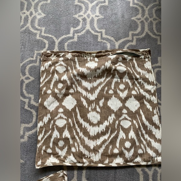 Pottery Barn Pair of 24x24 Pillow Covers - Picture 2 of 5